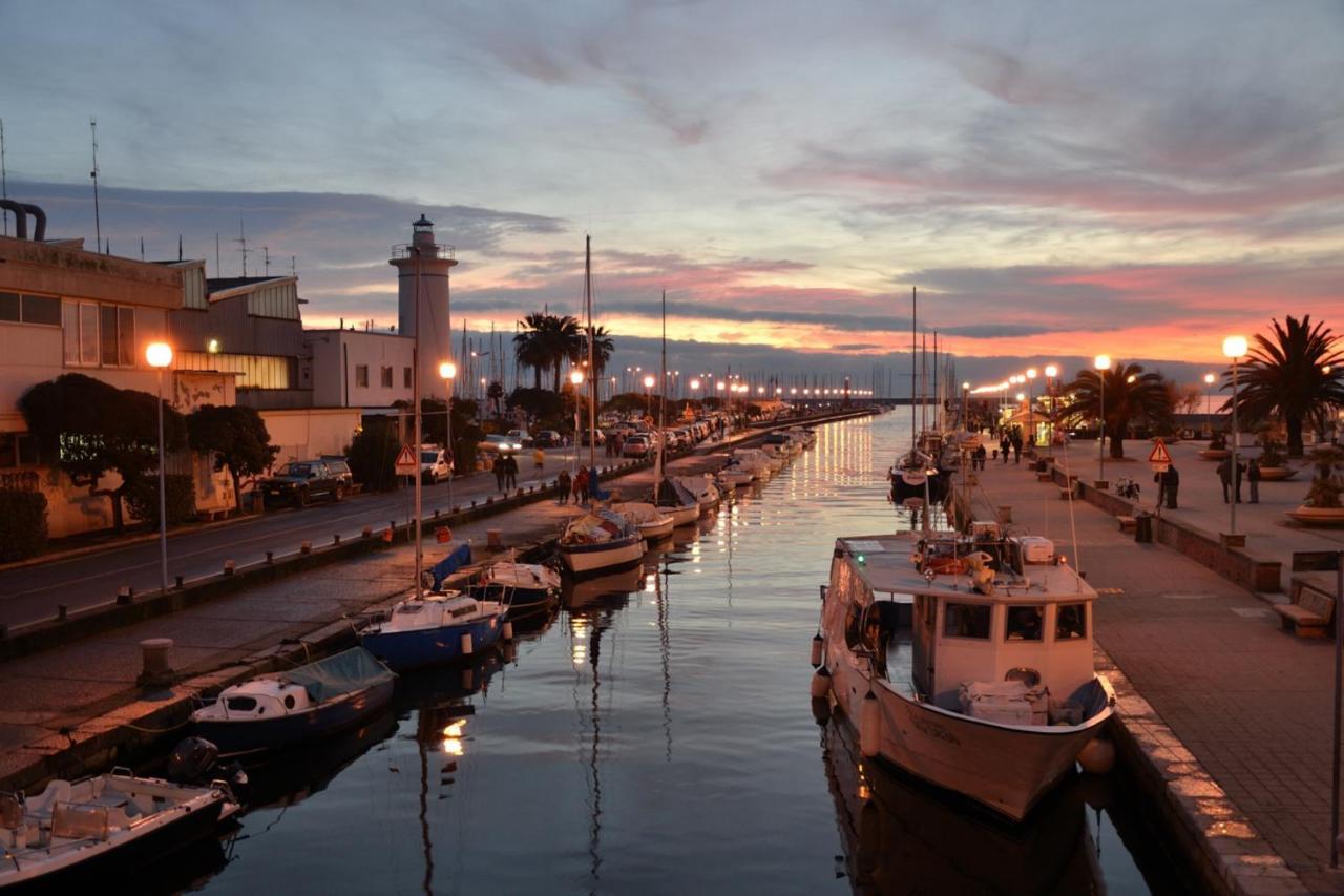 Casa Di Nicola Apartment Viareggio Bagian luar foto