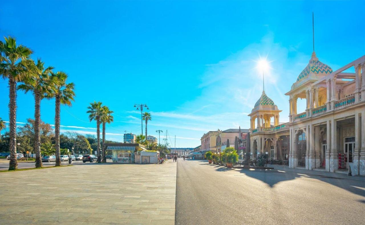 Casa Di Nicola Apartment Viareggio Bagian luar foto